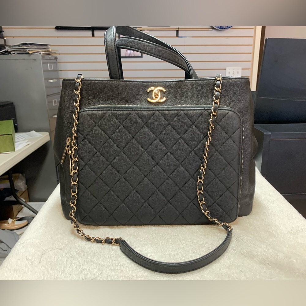 CHANEL Black Caviar Quilted Large Business Affinity Tote Bag